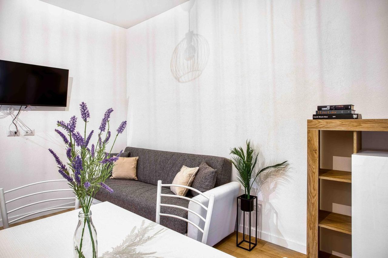 Joivy Warm And Inviting Flat With Balcony Appartement Milaan Buitenkant foto