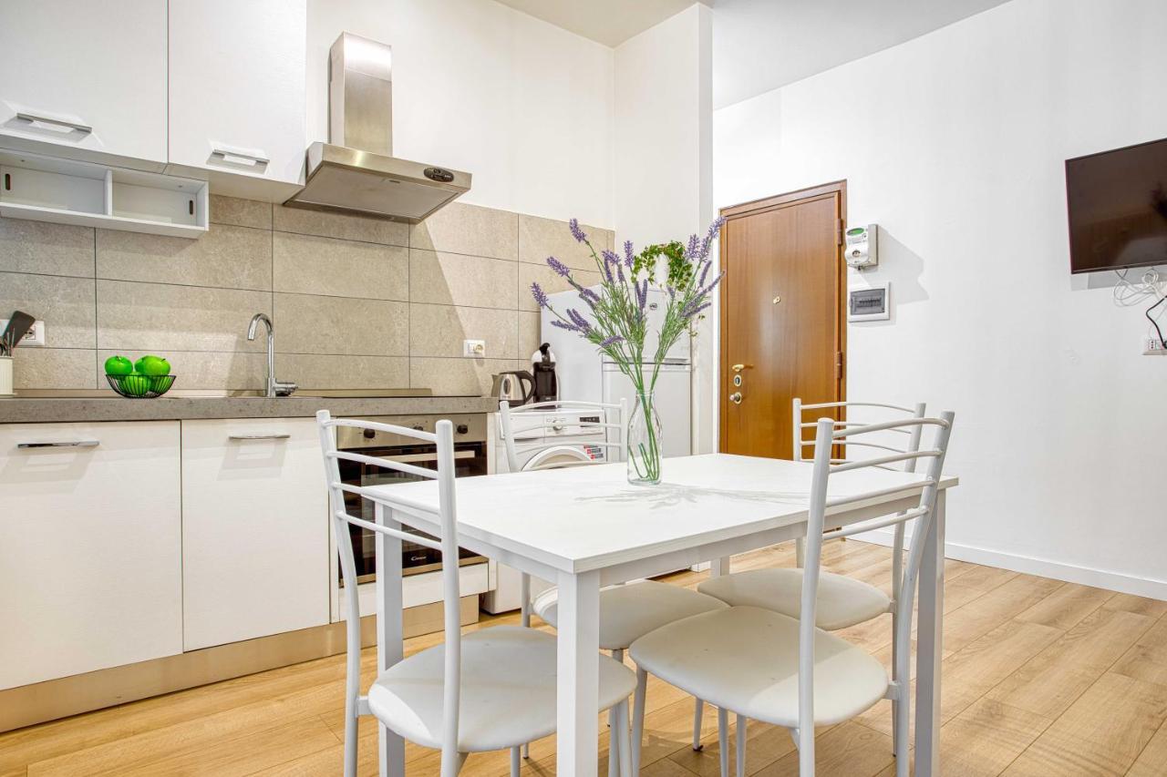 Joivy Warm And Inviting Flat With Balcony Appartement Milaan Buitenkant foto