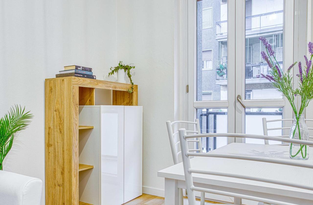 Joivy Warm And Inviting Flat With Balcony Appartement Milaan Buitenkant foto